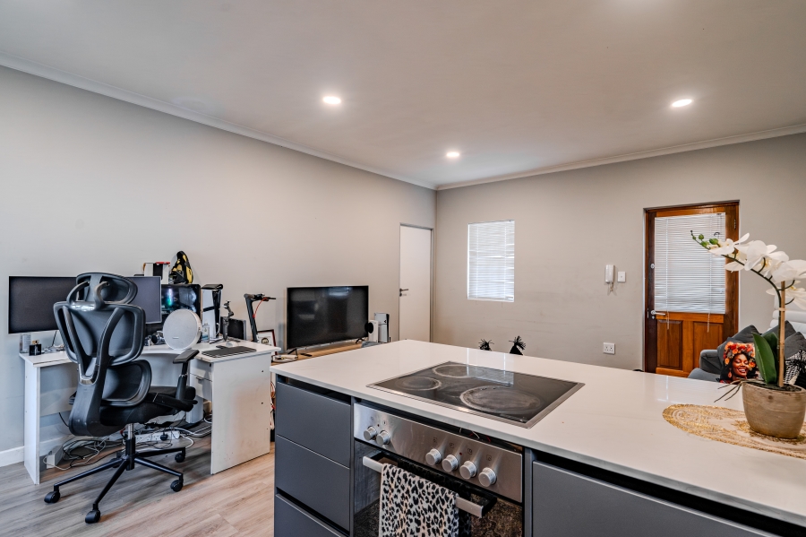 2 Bedroom Property for Sale in Gardens Western Cape